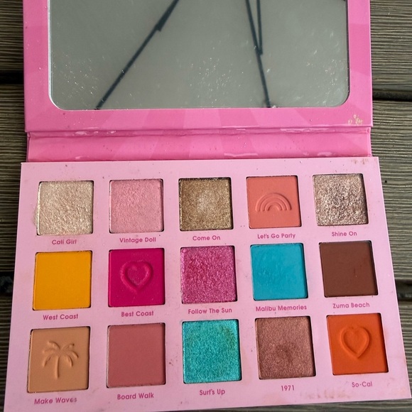 🌴 ColourPop x Barbie “Malibu Barbie” Eyeshadow Palette 🌅 - Picture 2 of 3